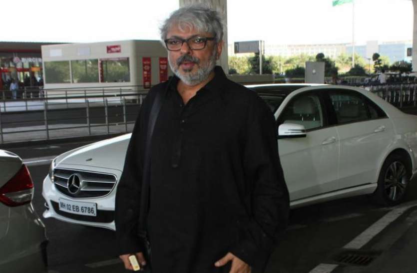 Sanjay Leela Bhansali इस हाइटेक और लग्जरी कार में चलते हैं डायरेक्टर संजय लीला भंसाली, कीमत जानकर उड़ जाएंगे होश