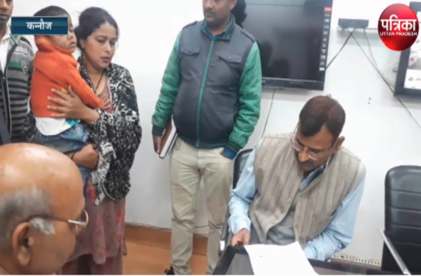 Father Beaten 3 Year Child With Second Wife मासूम बच्चे पर पिता ने दूसरी पत्नी के साथ पार की हैवानियत की हदें, जानकर आपका भी कलेजा कांप जाएगा