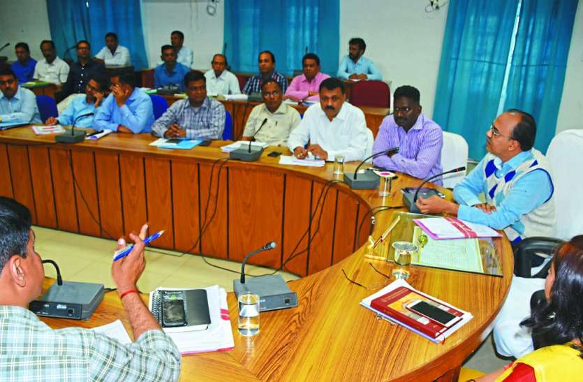 TL meeting in chhindwara लोन माफी कार्यक्रम के साथ की जाएं विवाह सम्मेलन की तैयारियां