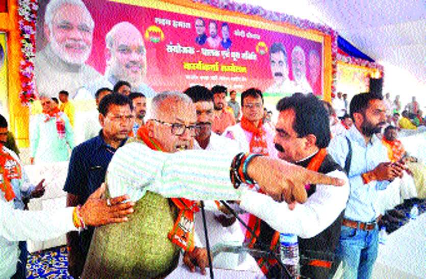 @BJP India लोकसभा चुनाव से ठीक पहले फिर सामने आईं भाजपा में शिकवे-शिकायतें,पूर्व विधायक ने चिट्ठी लिखकर कहा इन दोनों को बाहर निकालो