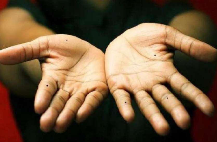 palmistry हाथ में दिख जाए इन 5 में से कोई भी एक निशान तो समझें बचपन से ही लकी हैं आप
