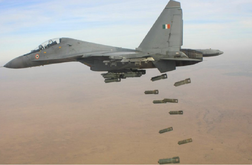 Indian Navy,Indian army,indian army atrocities in kashmir,Indian Air Force,Two Indian Army set world record,Indo US military exercise a success Indian Army, Indian Air Force को मजबूत करने के लिए मध्यप्रदेश के इस शहर में दिन-रात हो रहा काम
