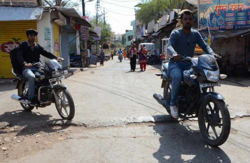 speed breaker एमपी के इस शहर में रोड कांग्रेस के मानक ध्वस्त, स्पीड ब्रेकर हुए खूनी