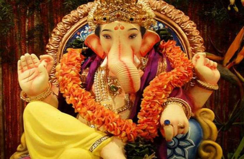 बुधवार के दिन कर लें यह असरदार टोटके, गणेश जी की कृपा से मिलेंगे कई लाभ बुधवार के दिन कर लें यह असरदार टोटके, गणेश जी की कृपा से मिलेंगे कई लाभ