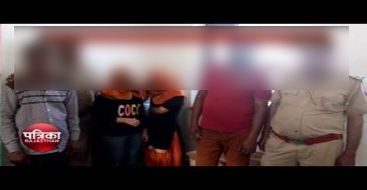 Arrested 2 girls from the station which was fleeing Kashmir from home