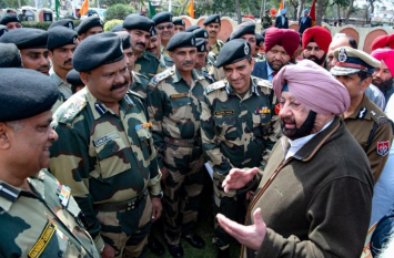 punjab CM visited border areas सीमावर्ती क्षेत्रों में पहुंचे कैप्टन,बोले- लोग डटकर खड़े हैं सेना के साथ
