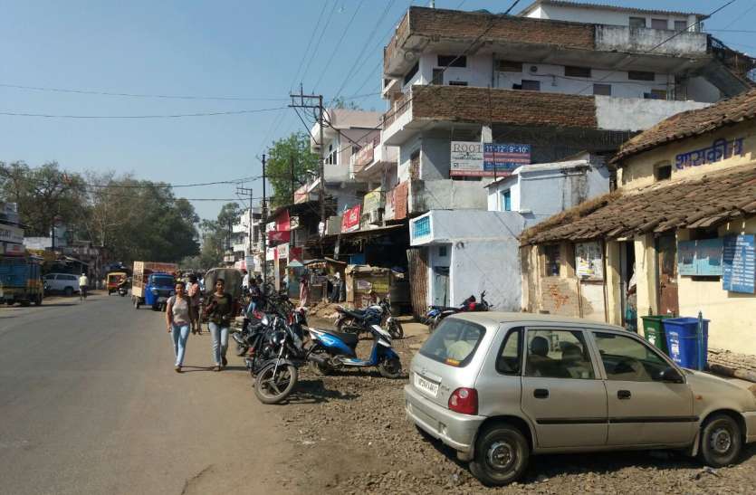 road construction on ranjhi रोड किनारे नाली बनाने में बेईमानी