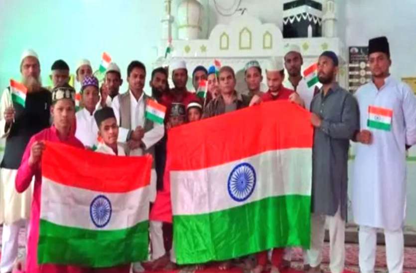 abhinandan पाकिस्तान से अभिनंदन की वापसी पर हिंदुस्तान की मस्जिदों में जश्न, जुमा की नमाज़ में विशेष दुआ