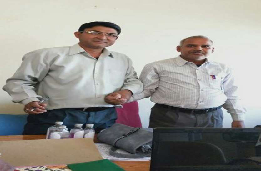 news 2500 रुपए की रिश्वत लेते आइटीआई अधीक्षक गिरफ्तार