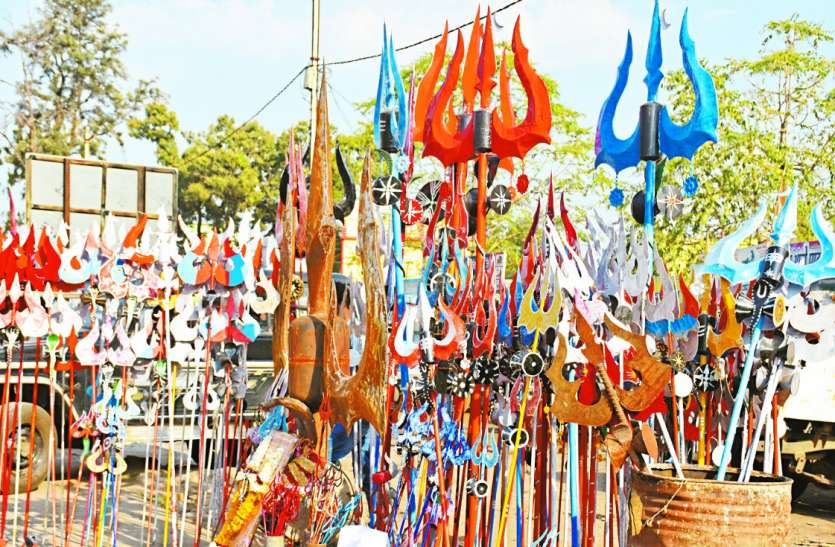 Pachmarhi Mela in MP महादेव को अर्पित करते हैं सैकड़ों किलो वजनी त्रिशूल