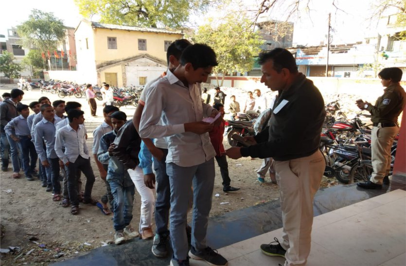 patrika सरल पेपर देखते ही टेंशन हुआ फुर्र
