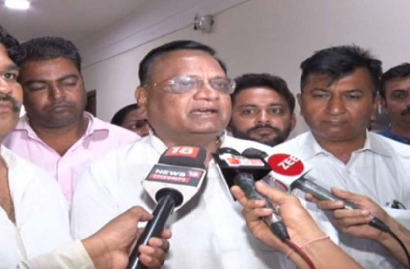avinash pandey मै अविनाश पांडे बोल रहा हूं, किसे लड़ाए चुनाव, एक नाम बताओ....