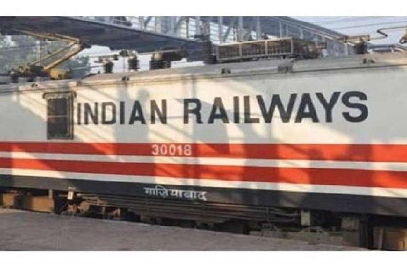 moradabad होली पर रेल यात्रियों को तोहफा, इन शहरों के लिए चलीं स्पेशल ट्रेनें, इन स्टेशनों पर रुकेंगी