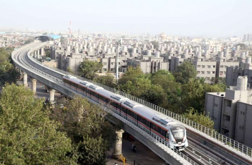 metro train वस्राल से एपरेल पार्क तक कल से दौड़ेगी मेट्रो ट्रेन
