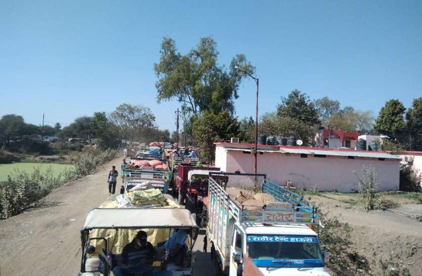 patrika VIDEO: यहां दो रात करनी पड़ती है चौकीदारी, फिर मिलता है अपनी ही उपज का पैसा
