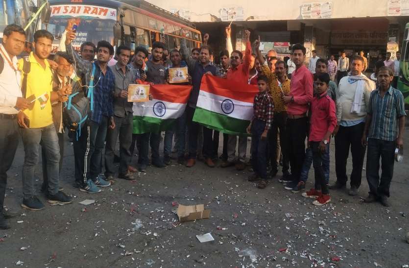 news विंग कमांडर की स्वदेश वापसी पर जश्न