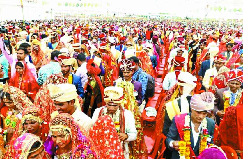 Record breaking 1330 marriage in chhindwara रेकॉर्ड तोड़ 1330 विवाह, गाजे-बाजे के साथ बारात