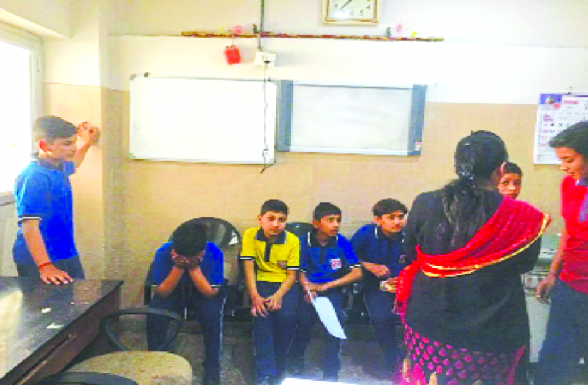 indore बकरी की मौत पर मचा बवाल, बस फोड़ी, इतने हो गए घायल