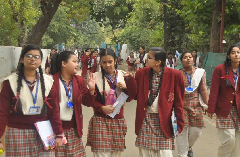 cbse exam इंग्लिश कोर में रीडिंग राइटिंग सेक्शन इजी, थर्ड सेक्शन में मिले कई ऑप्शन