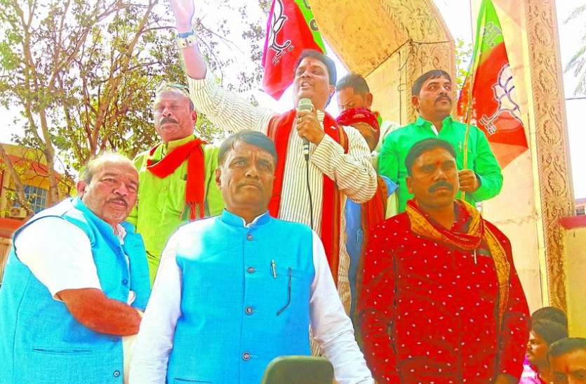 Bjp वादे पूरे नहीं कर पाई प्रदेश सरकार, नया सीएम तलाश लें राहुल : चौहान