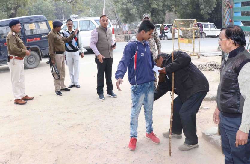 Checking, three, places, imitated, bhind news, bhind news in hindi, bhind news in hindi mp तीन जगह चेकिंग, फिर भी हो रही नकल