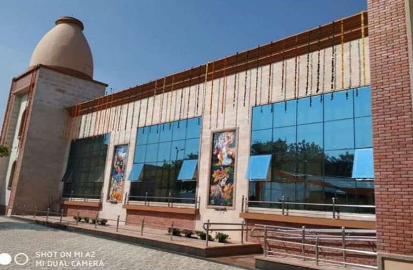 Cant railway station Mathura यूपी के इस जिले में रेलवे स्टेशन को दिया गया मंदिर का स्वरूप