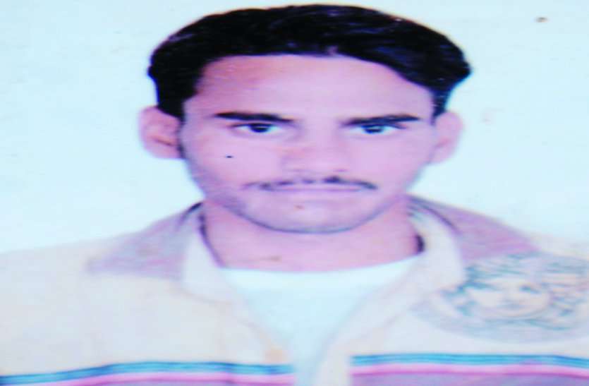 man death in bike accident in gwalior चार दिन बाद थी शादी की सालगिरह लेकिन कुदरत को कुछ और था मंजूर, हो गया ये बुरा काम