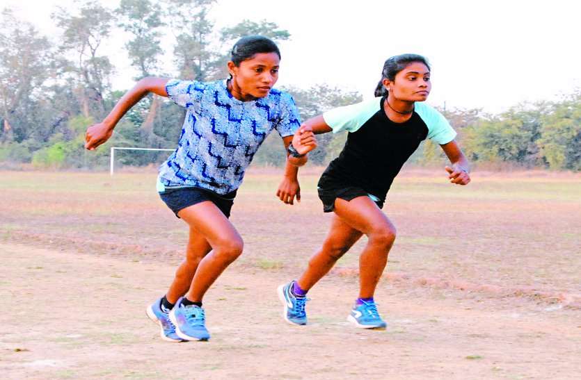 patrika Video: फटे जूतों ने रोकी मैराथन धावक दो बहनों की रफ्तार, सपनों के पंख पर ये कैसी बेबसी