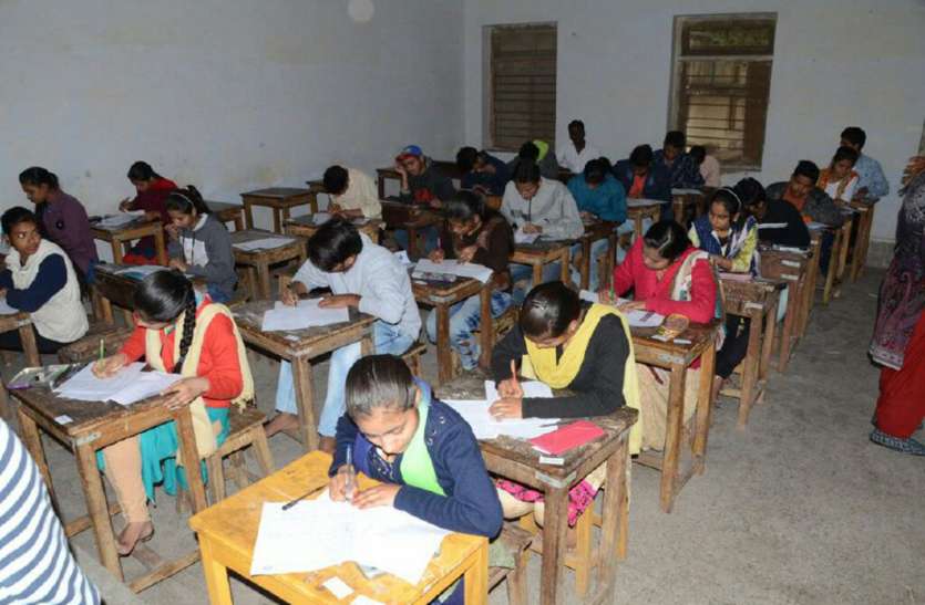 exam ठंड में जमीन पर बैठकर दे रहे थे परीक्षा, बाद में ग्रीन नेट लेकर पहुंचे अधिकारी