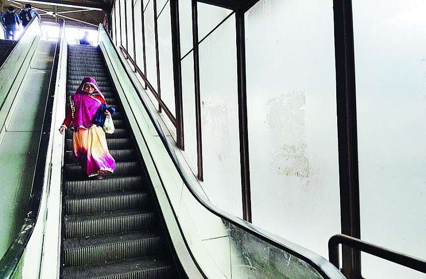 jaipur नगर निगम व एनएस पब्लिसिटी की साठगांठ का फुटओवर ब्रिज, शहर परेशान