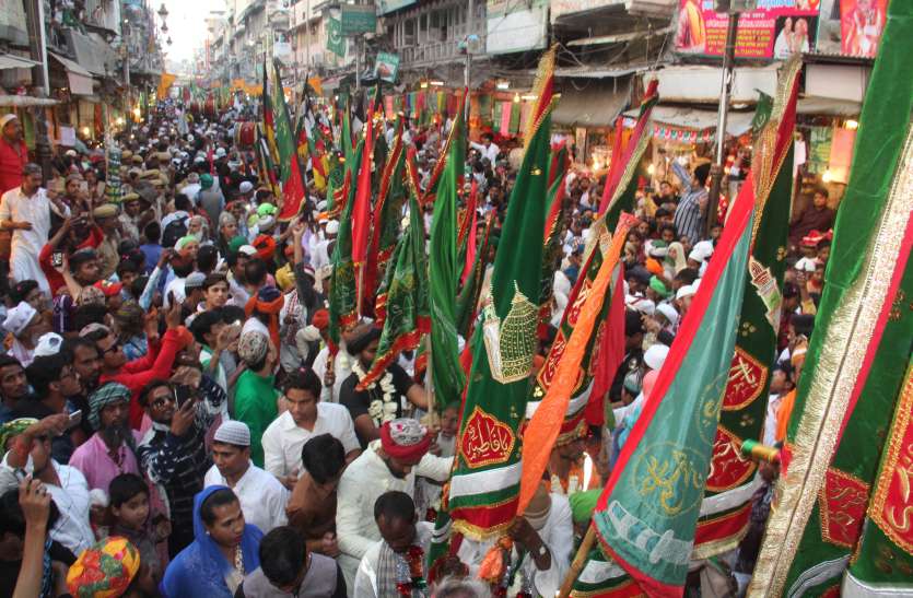urs 2019 flag hosting उमड़े झंडे को चूमने के लिए, शुरु हुआ गरीब नवाज का 807 वां उर्स