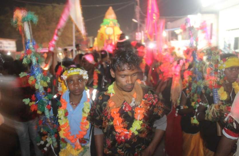 balaghat महाशिवरात्रि की पूर्व संध्या पर निकली शिव बारात, झांकी रही आकर्षण का केन्द्र