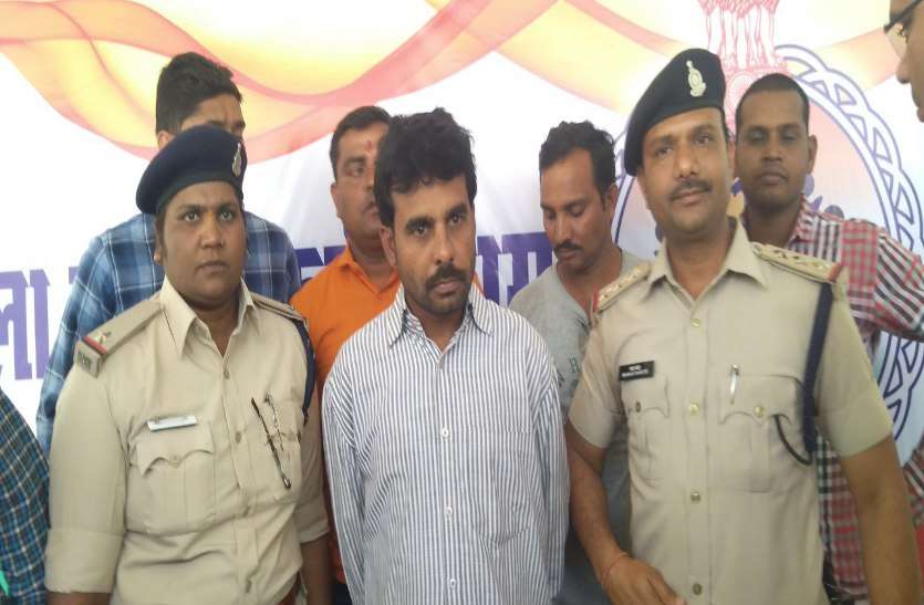 Kawardha crime Breaking : हत्या के बाद शव का टुकड़े कर जलाने वाला शादीशुदा प्रेमी आरोपी चढ़ा पुलिस के हत्थे