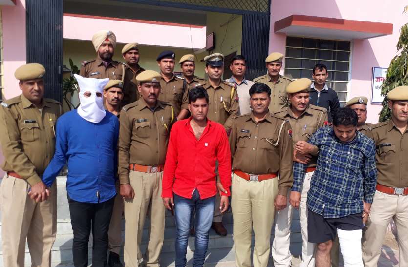 arms-three-arrestees बदमाश जयपुर-दिल्ली राजमार्ग पर ऐसे देते थे वारदात को अंजाम, तीन गिरफ्तार