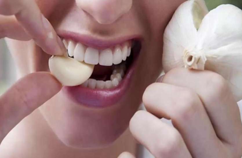 garlic benefits खुबह खाली पेट खा लें ये एक चीज, कैंसर समेत कई बीमारियों से होगा बचाव