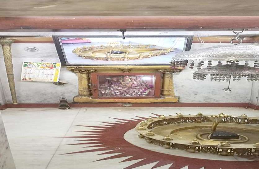 Mahashivaratri today वडोदरा का पारेश्वर महादेव मंदिर, हर वर्ष एक धागे की बराबर उत्तर की ओर बढ़ता है शिवलिंग