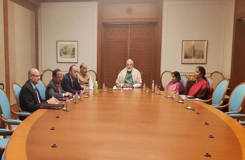 CCS PM Modi राष्ट्रीय सुरक्षा को लेकर पीएम आवास पर बड़ी बैठक, गृहमंत्री, रक्षामंत्री और NSA डोभाल मौजूद