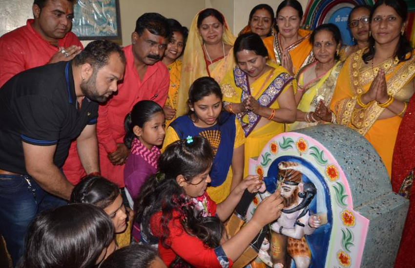 आज महाशिवरात्रि: सर्वार्थ सिद्धि योग में निकलेगी भगवान भोलेनाथ की बारात, हल्दी चढ़ी आज महाशिवरात्रि: सर्वार्थ सिद्धि योग में निकलेगी भगवान भोलेनाथ की बारात, हल्दी चढ़ी