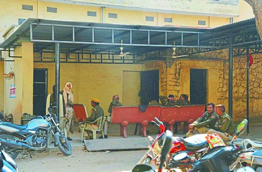 sikar local news प्रशासन की नाक के नीचे ये है हालात, देखें क्या है मामला