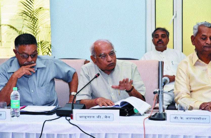 नई ट्रेनें चलाने की मांग को लेकर ज्ञापन सौंपा नई ट्रेनें चलाने की मांग को लेकर ज्ञापन सौंपा
