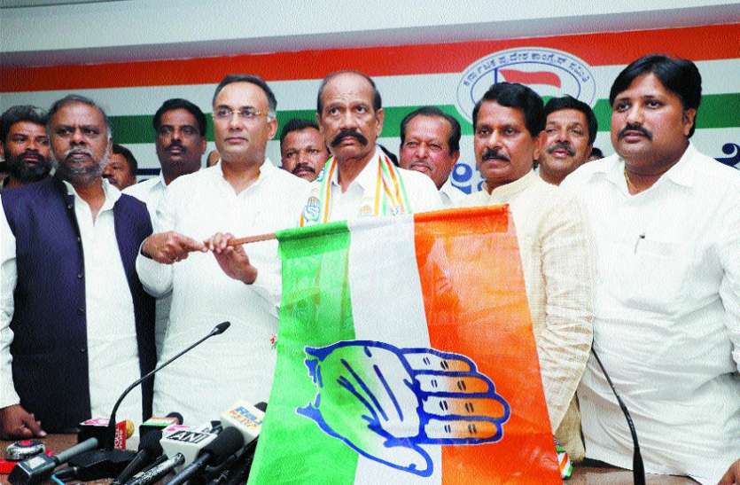 तिप्पेस्वामी भाजपा छोड़ कांग्रेस में शामिल तिप्पेस्वामी भाजपा छोड़ कांग्रेस में शामिल