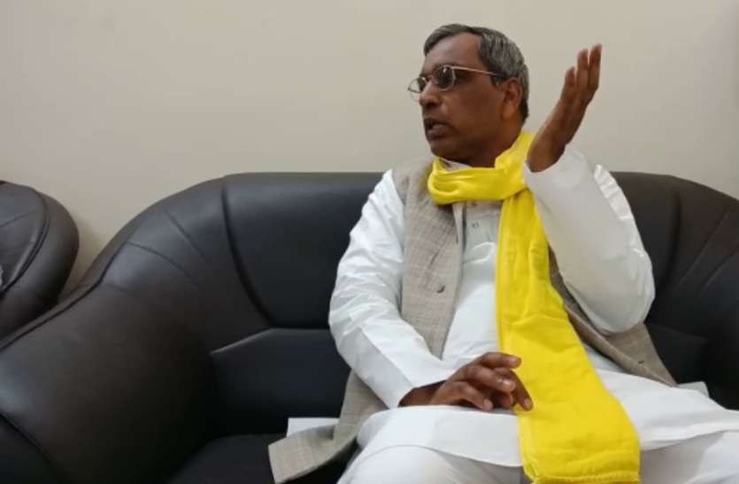 Om Prakash Rajbhar जाति की राजनीति करने वाले ओम प्रकाश राजभर बोले, जाति पूछकर बंंटते हैं टिकट, मंत्रीपद और थाने