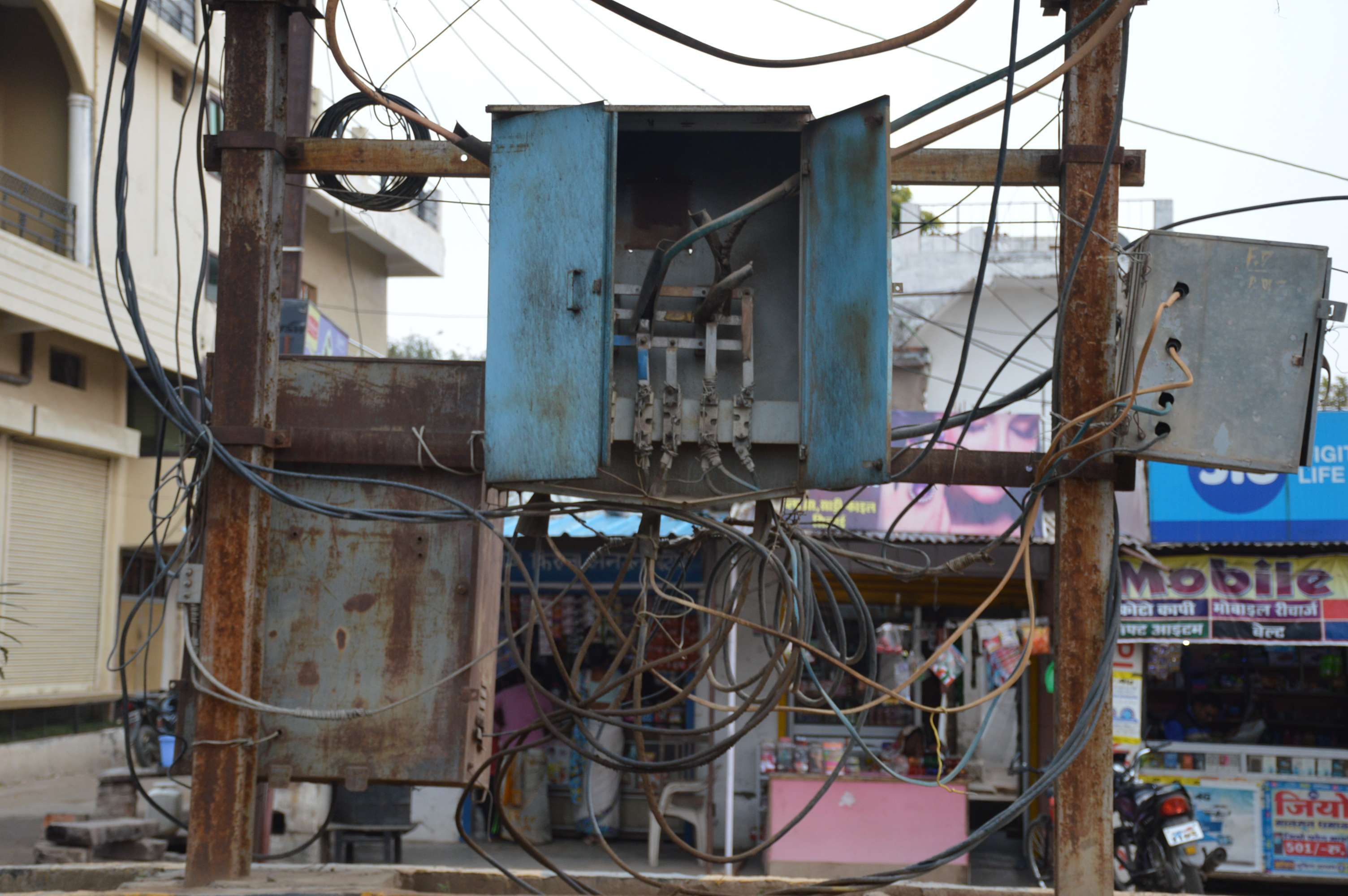 Photo story: An open box of fuse, Unhoni is expected to remain