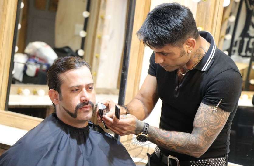 Abhinandan Mustache पाकिस्तान का सिर झुकाने वाले देश के हीरो की तरह दिखने का क्रेज, युवा मूंछों पर लगवा रहे ‘अभिनन्दन कट‘
