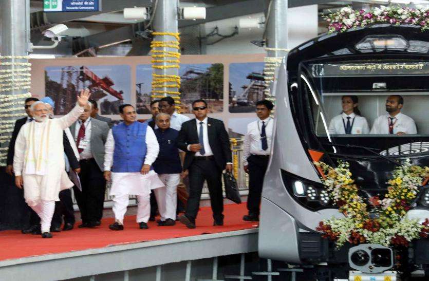 metro train प्रधानमंत्री मोदी ने किया मेट्रो ट्रेन का लोकार्पण