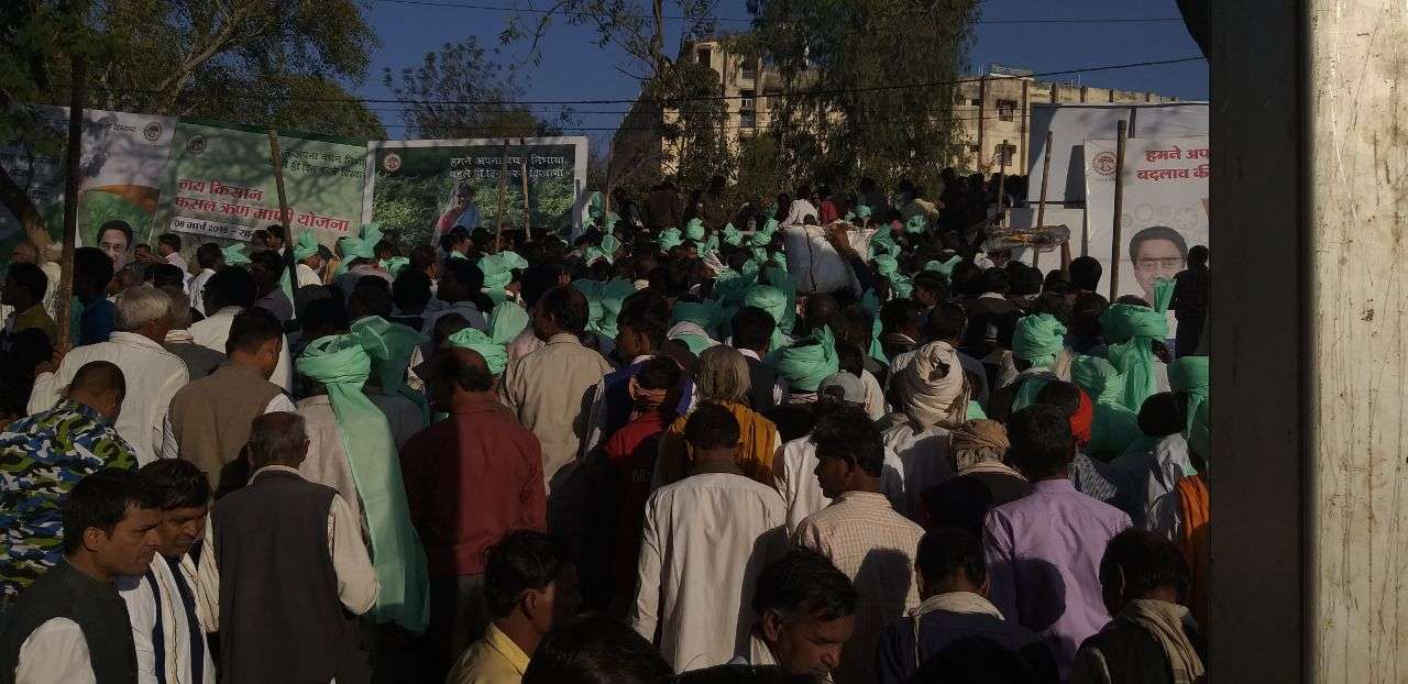 सीएम कमलनाथ उड़ा रहे थे मोदी की योजनाओं की धज्जियां, यहां बीच कार्यक्रम से जनता बाहर