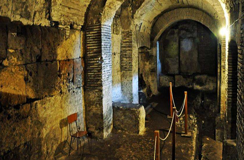 how-a-donkey-discovered-catacombs-of-kom-el-shoqafa-accidentally-in-1900-रहस्यमयी दुनिया