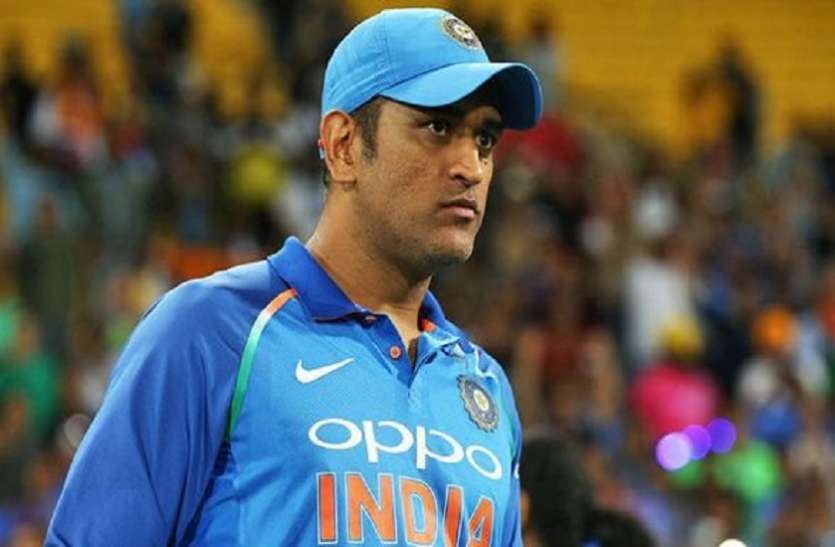 Mahendra Singh Dhoni आम्रपाली के होमबायर्स ने की महेंद्र सिंह धोनी से 42 करोड़ रुपए वसूलने की मांग, जानिए क्या है पूरा मामला
