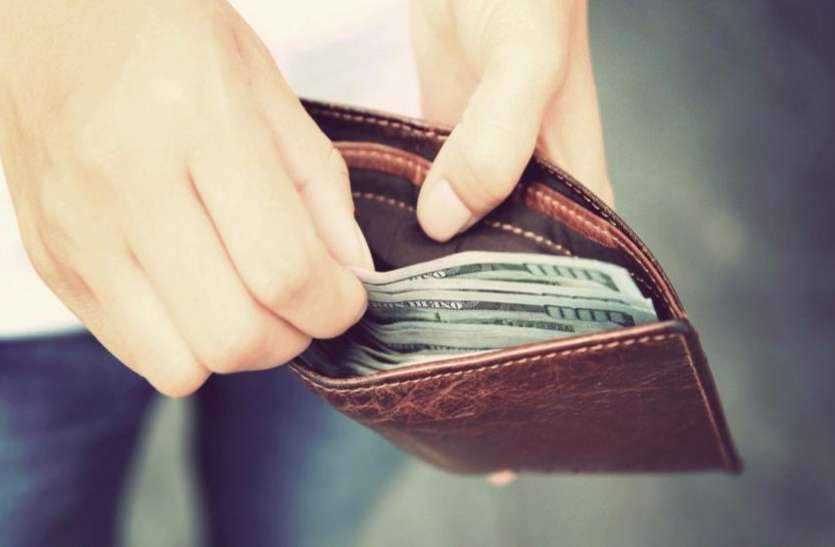 keep things in purse गुरुवार को केसर समेत पर्स में रख लें ये 10 चीजें, बनेंगे धनवान