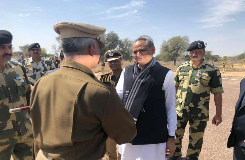 ashok gehlot सीएम गहलोत बोले- पाकिस्तान की नापाक हरकत का जवाब देने को सेना तैयार, कई युद्धों में सिखाया है सबक